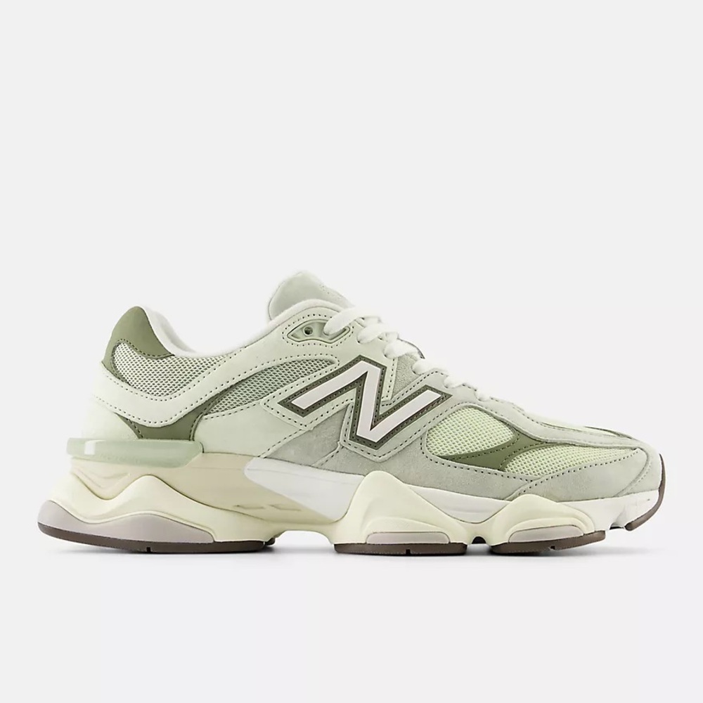 New Balance • 9060 in Olivine with lichen green and dark olivine (M5/ W6.5)
